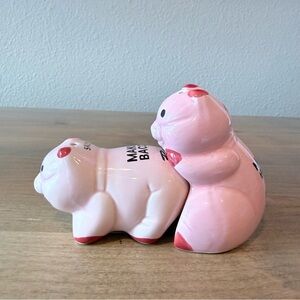 Reno Makin’ Bacon nesting pigs salt and pepper shakers